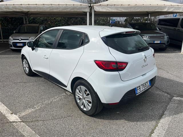 RENAULT Clio 02640127_VO38043366