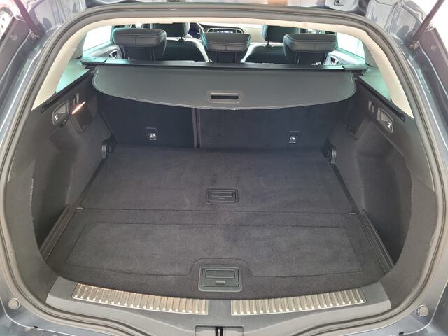 Inside Mégane Sport Tourer  Gris oscuro
