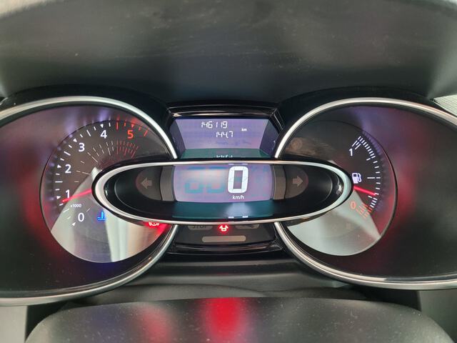 Inside Clio Sport Tourer Diesel  BLANC GLACIER