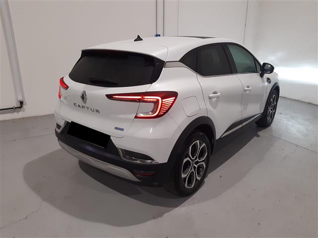 RENAULT Captur 02490322_VO38013041