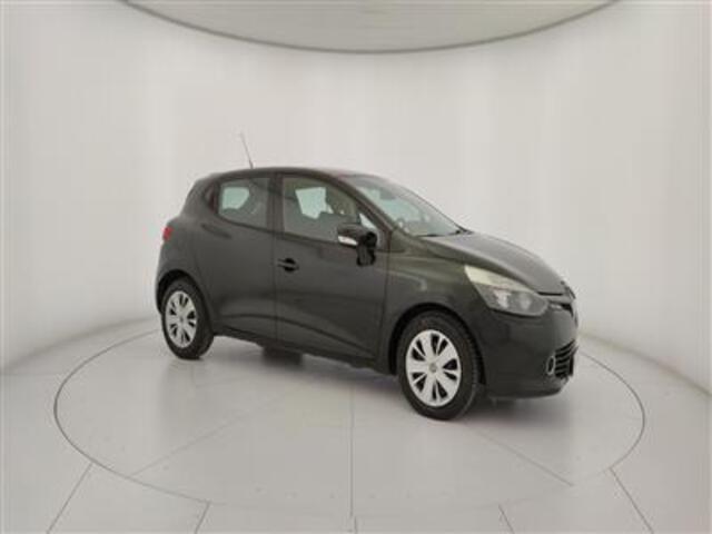 RENAULT Clio 02705256_VO38033952