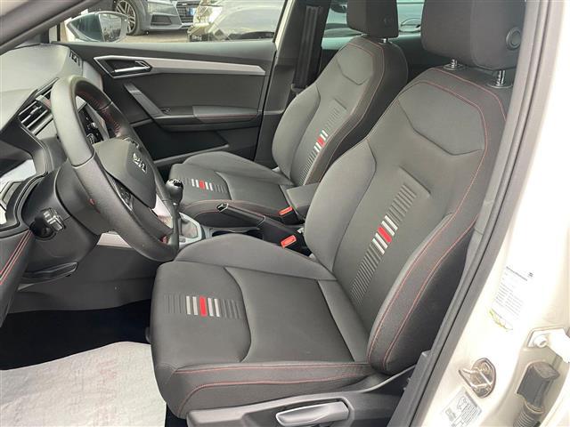 SEAT Arona 2017 02640229_VO38043366