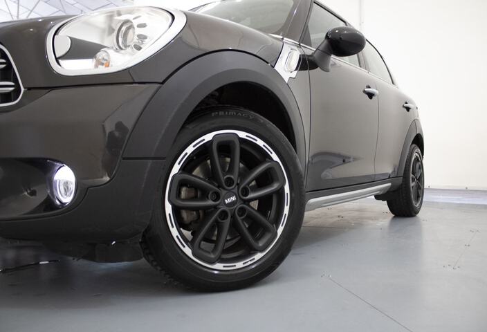 Outside  F60 Countryman Diesel  Midnight Black