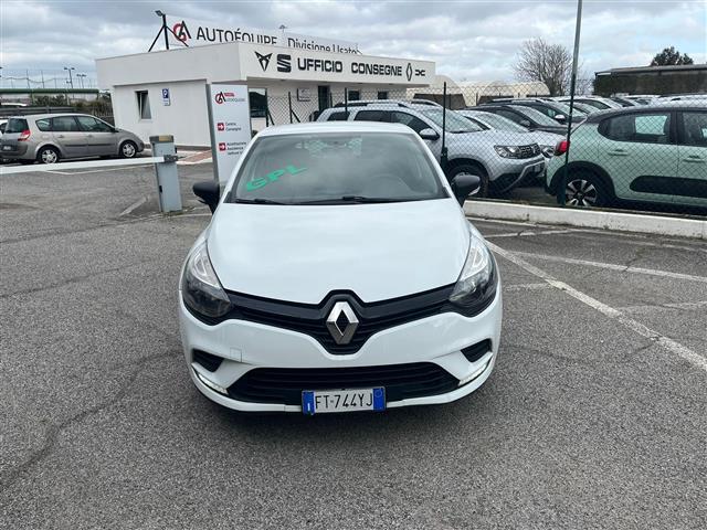 RENAULT Clio 02641139_VO38043366