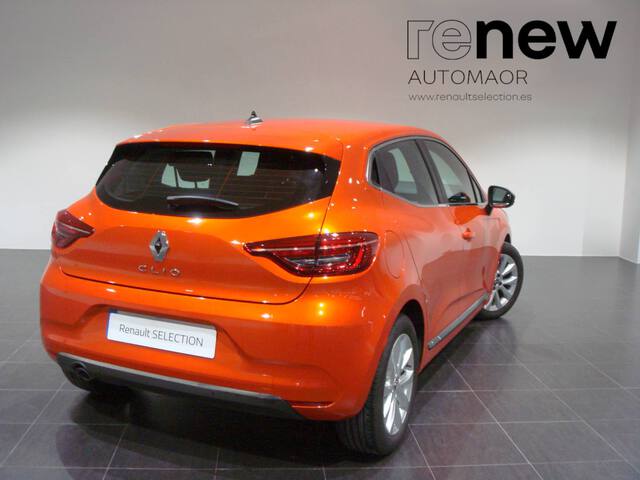Outside Clio  NARANJA
