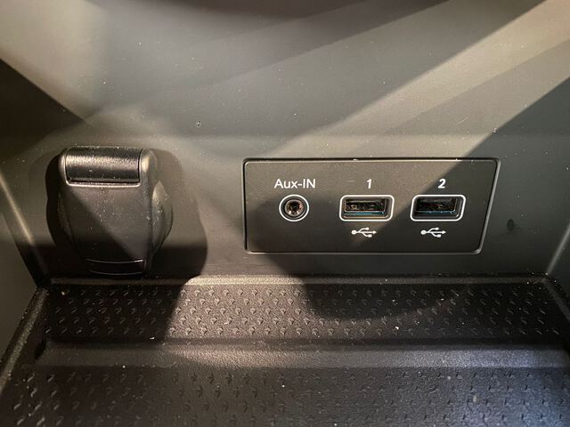 Inside Captur Híbrido  Azul Rayo con techo 