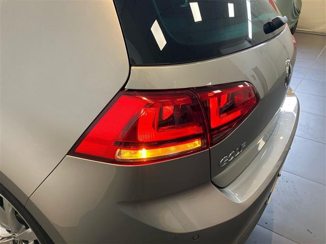 VOLKSWAGEN Golf 00985098_VO38023207