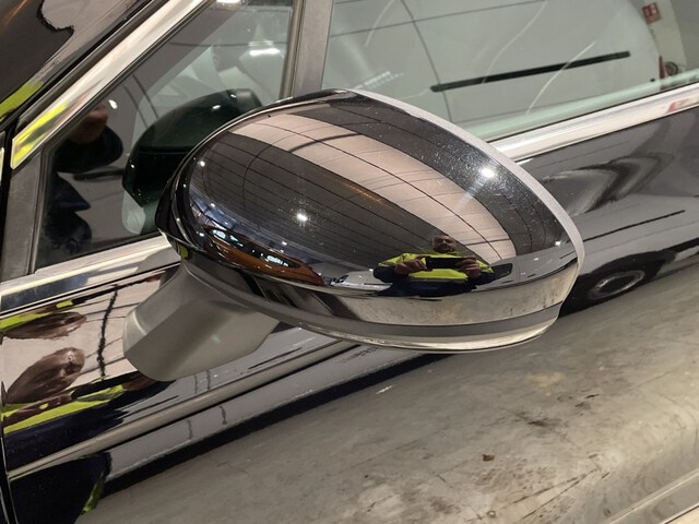 Inside Clio  Negro Brillante