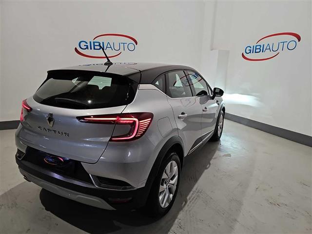 RENAULT Captur 02415999_VO38013170