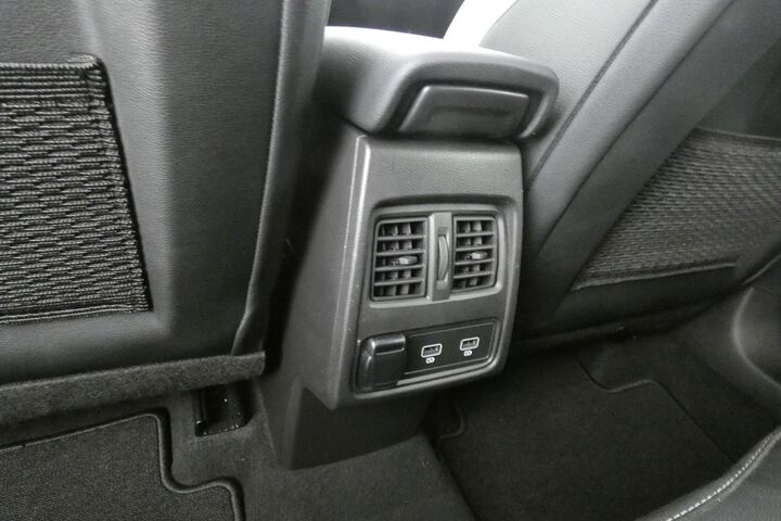 Inside Captur Híbrido  Blanco Nacarado con 