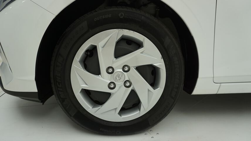 Outside i20  Polar White