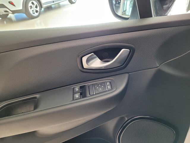 Inside Clio Sport Tourer Diesel  BLANC GLACIER