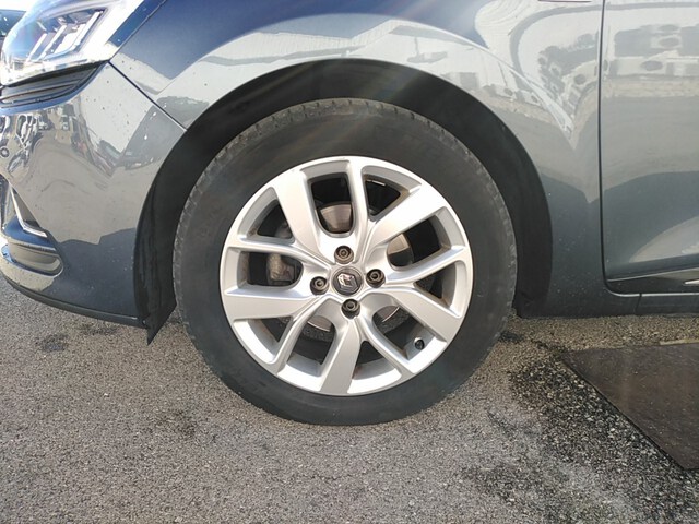 Outside Clio  Gris Titanium