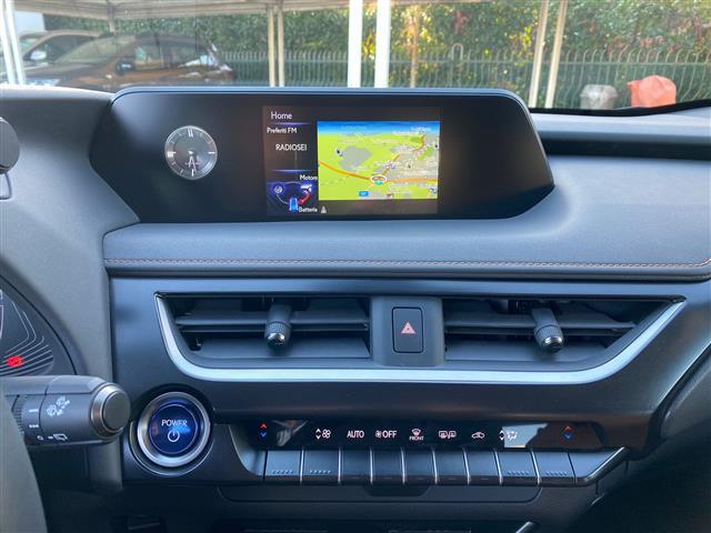 LEXUS UX 2019 02641271_VO38043366