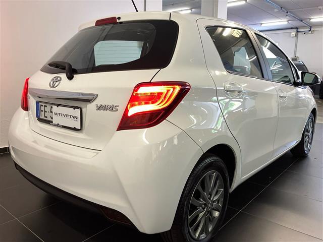 TOYOTA Yaris 00985457_VO38023207
