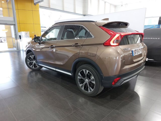 Outside Eclipse Cross  Marron