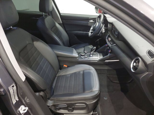 Inside Stelvio Diesel  Gris Silverstone