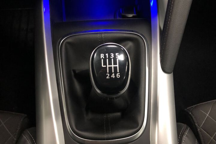 Inside Kadjar Diesel  Azul Cosmos