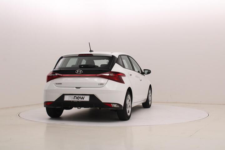 Outside i20  Polar White