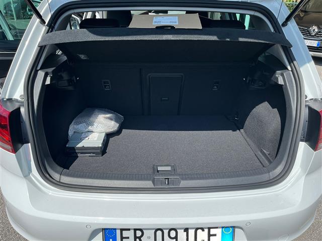 VOLKSWAGEN Golf 02641043_VO38043366