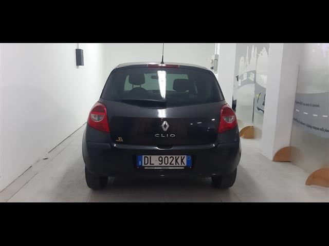RENAULT Clio 00006451_VO38033579