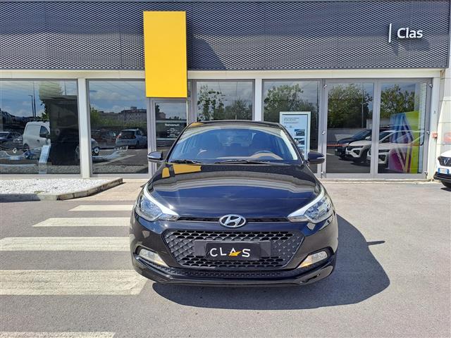 HYUNDAI i20 05884703_VO38013080