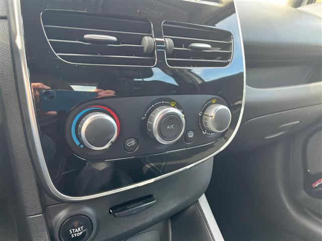 RENAULT Clio 02640963_VO38043366