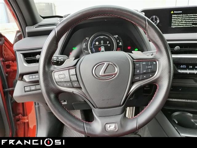 LEXUS UX 2019 00025497_VO38013018