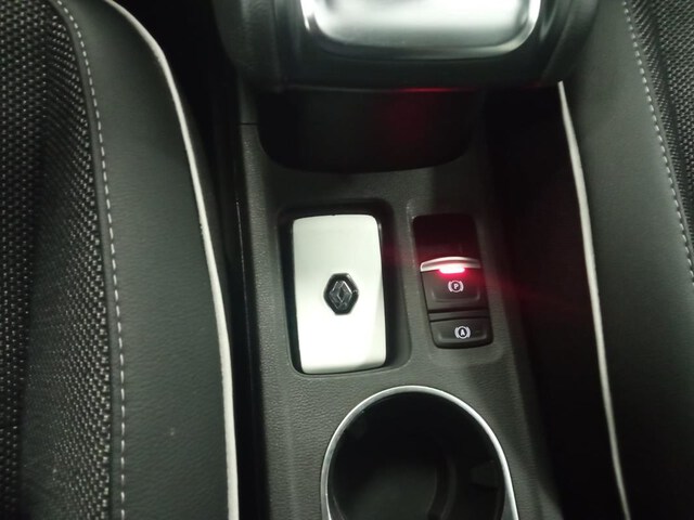 Outside Captur  NEGRO