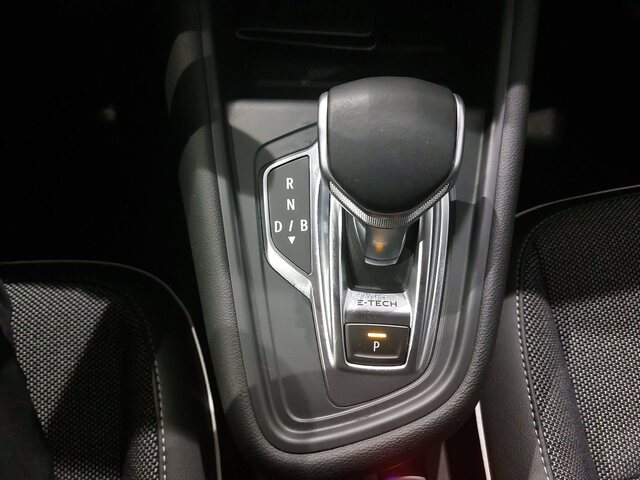 Inside Captur Híbrido Enchufable  Naranja Atakama con 