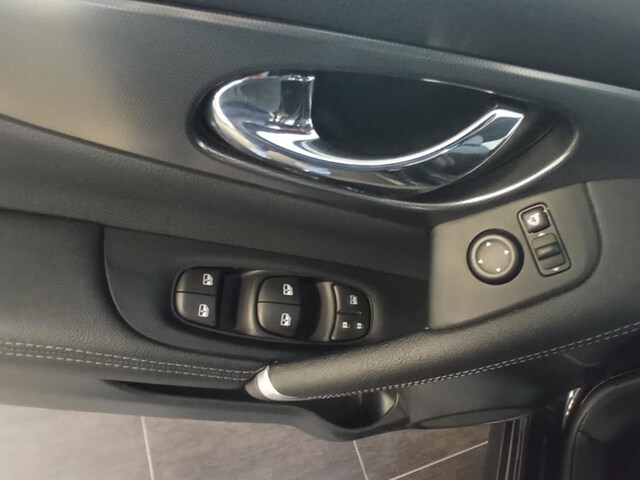 Inside Qashqai  NEGRO