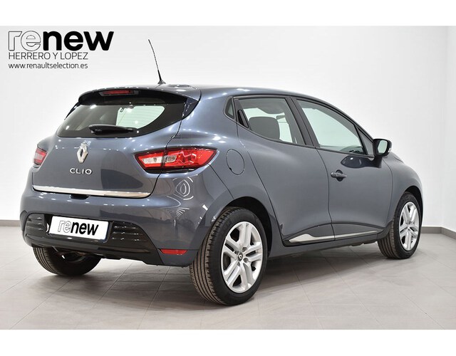 Outside Clio  Gris Platino