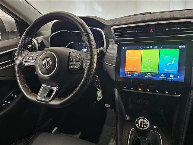 MG ZS 2021 02416232_VO38013170