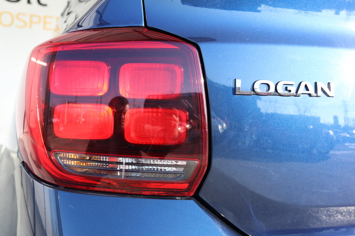 Exterior LOGAN  ROSU
