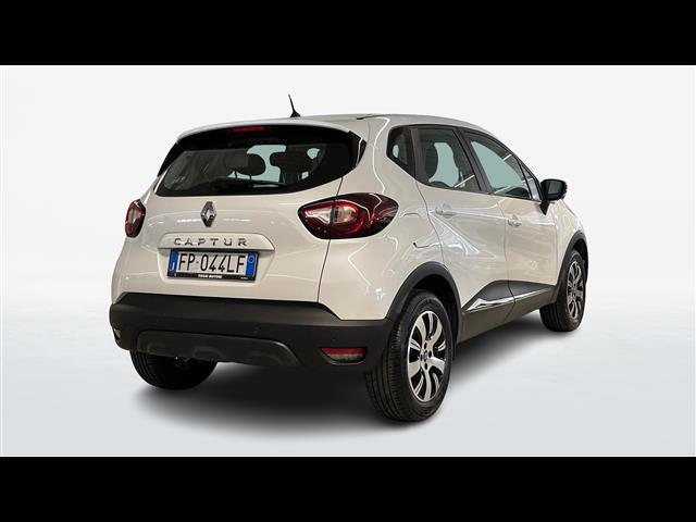 RENAULT Captur 00015844_VO38043670