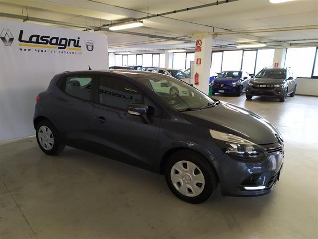 RENAULT Clio 00008160_VO38013330