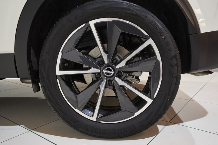 Outside Qashqai Híbrido  Lunar White / Midnig