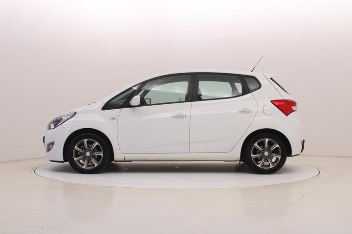 Outside ix20 Diesel  Polar White