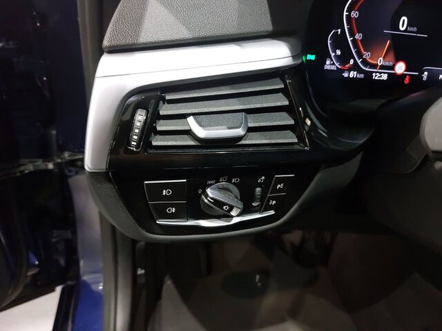 Inside Serie 5 G31 Touring Diesel  Bluestone metalizado