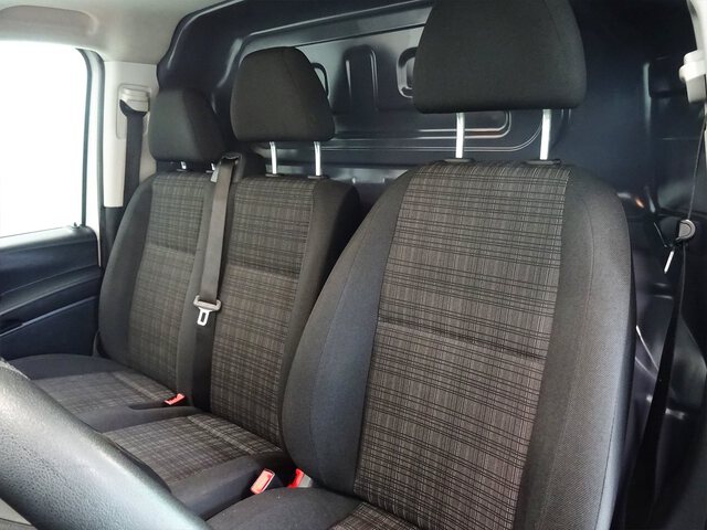 Inside Vito Furgón Diesel  Blanco puro