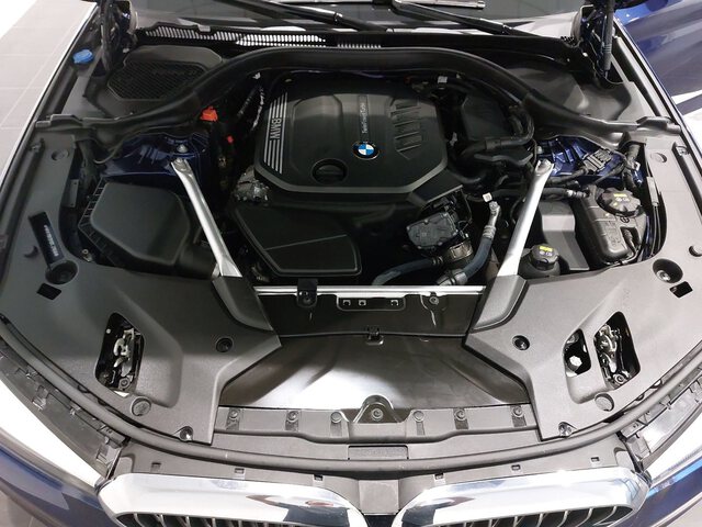 Inside Serie 5 G31 Touring Diesel  Bluestone metalizado