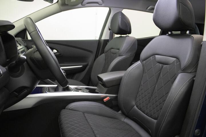 Inside Kadjar  Azul Cosmos