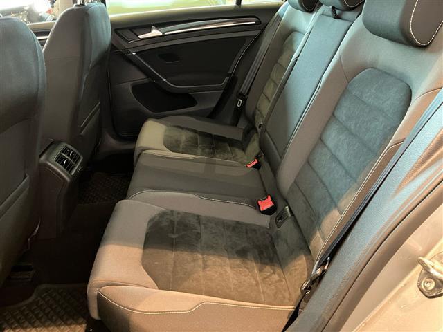 VOLKSWAGEN Golf 00985098_VO38023207