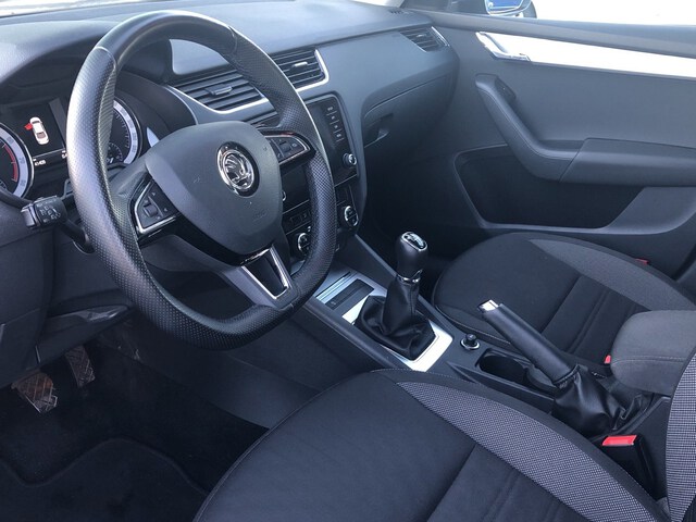 Inside Octavia Gasolina/Gas  Azul Pacífico