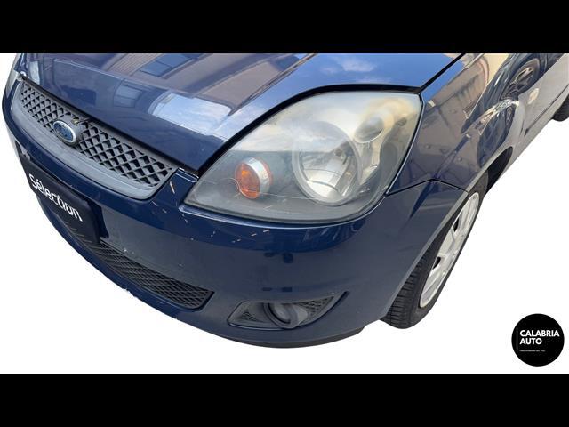 FORD Fiesta 00007118_VO38033579