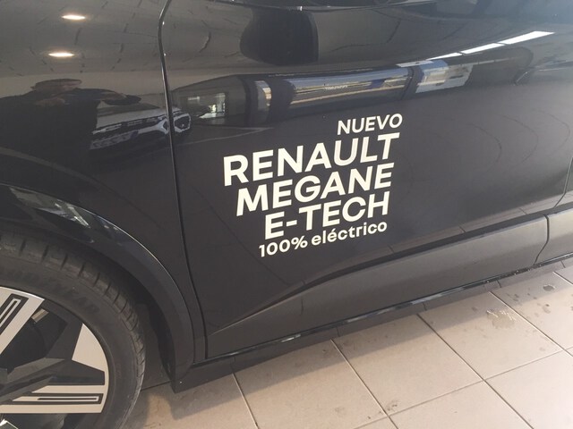 Inside Mégane Eléctrico  Negro Brillante y Te