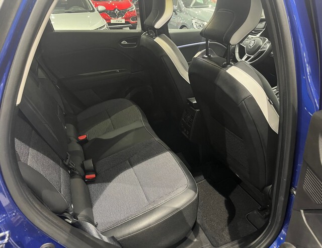 Inside Captur Híbrido  Azul Rayo con techo 