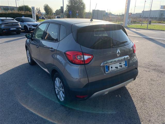 RENAULT Captur 02480147_VO38013041