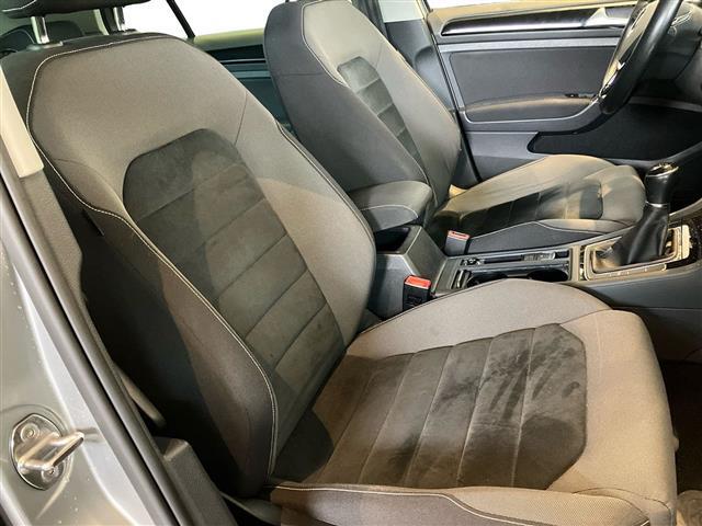 VOLKSWAGEN Golf 00985098_VO38023207