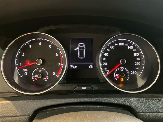 VOLKSWAGEN Golf 00985098_VO38023207
